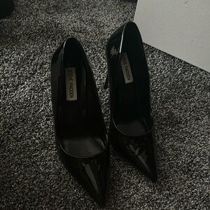 Black shiny pointed heels, Steve Madden, Size 7.5
